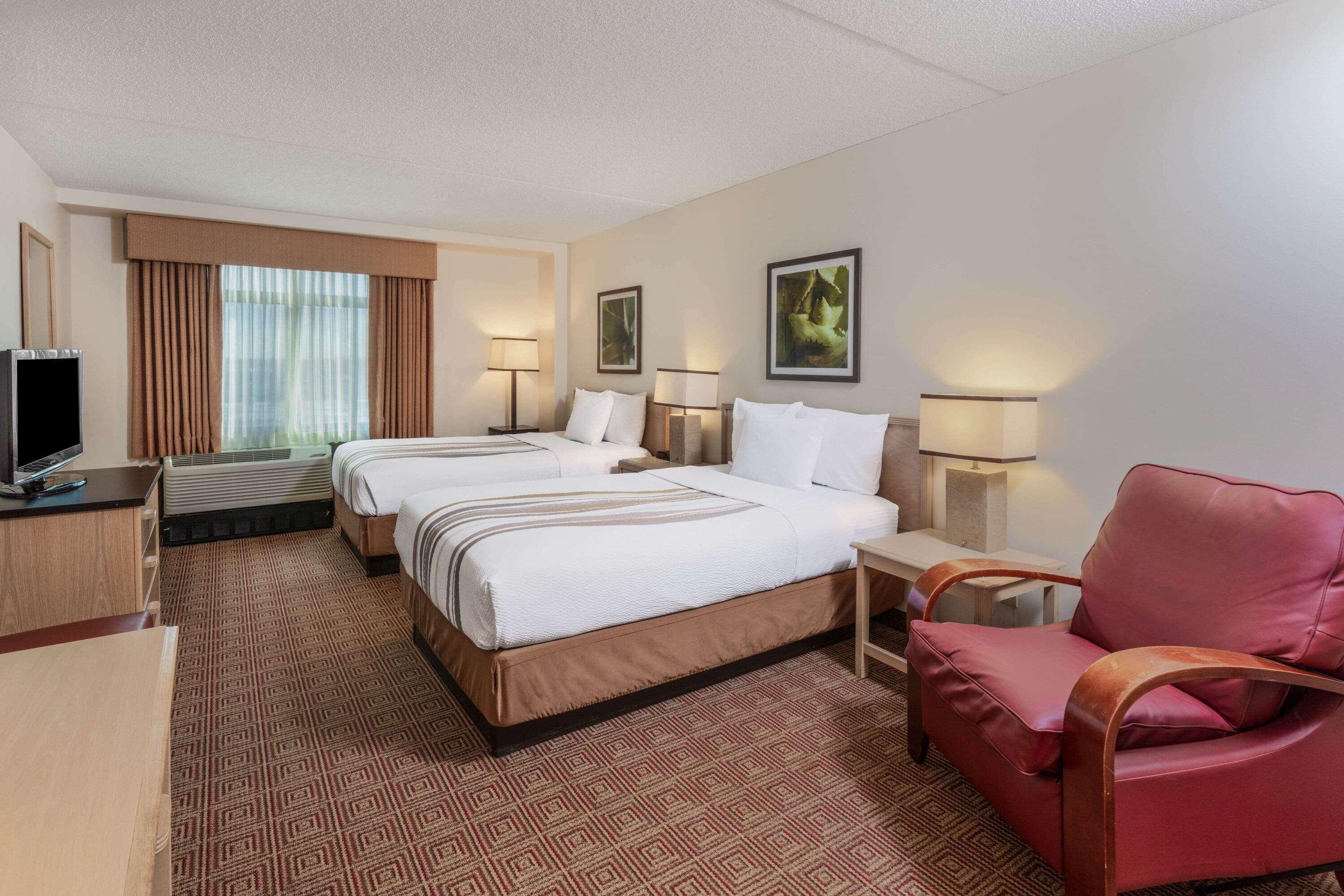 La Quinta By Wyndham Garden City Exterior photo