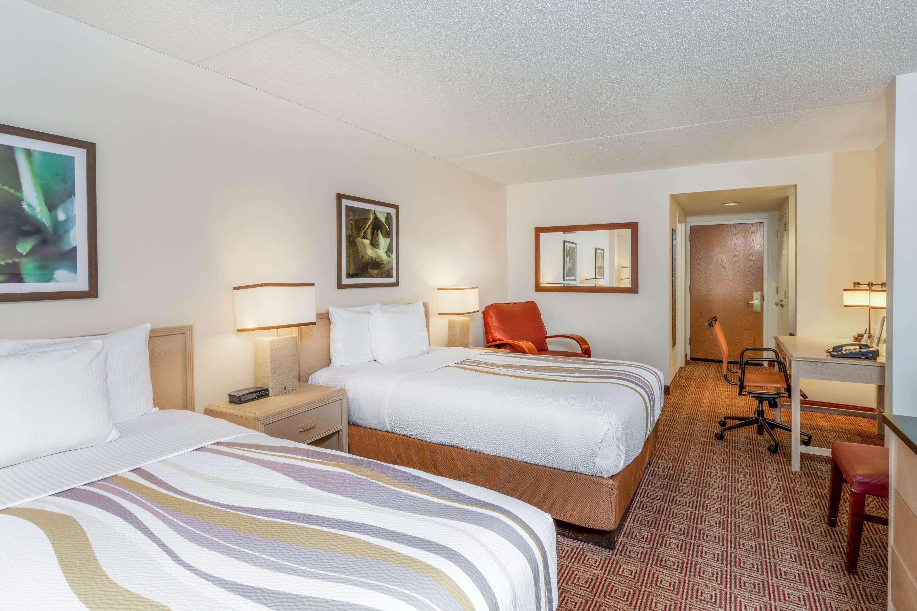 La Quinta By Wyndham Garden City Exterior photo