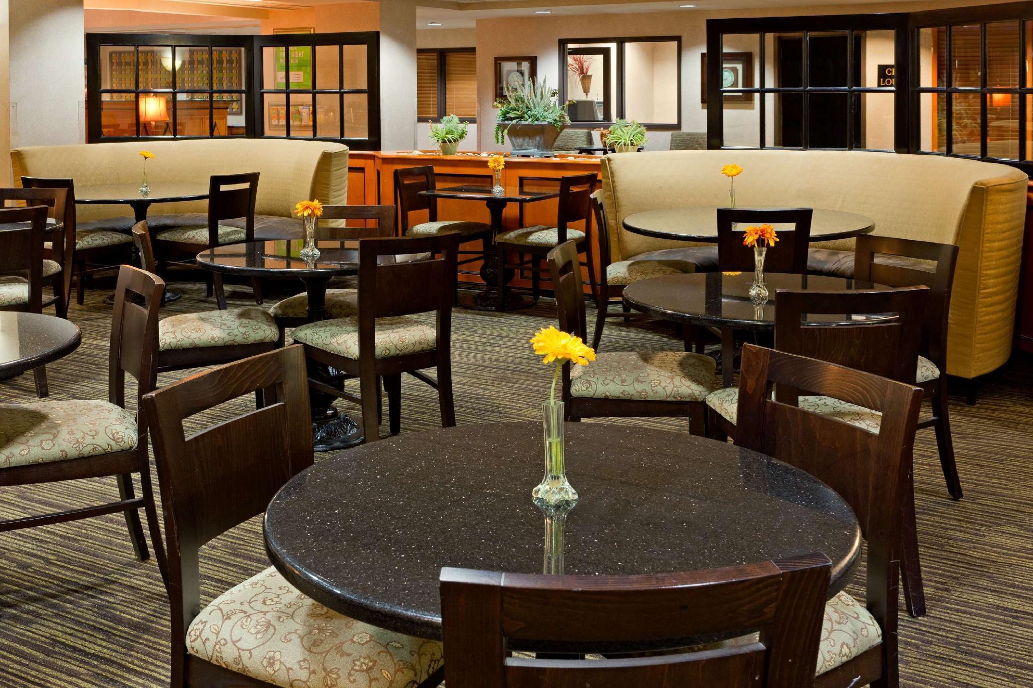 La Quinta By Wyndham Garden City Exterior photo