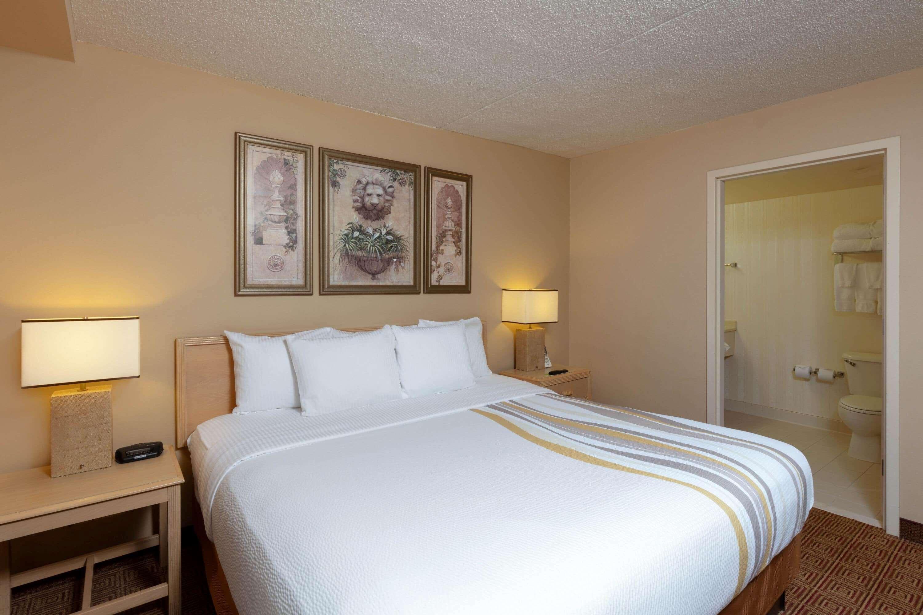 La Quinta By Wyndham Garden City Exterior photo