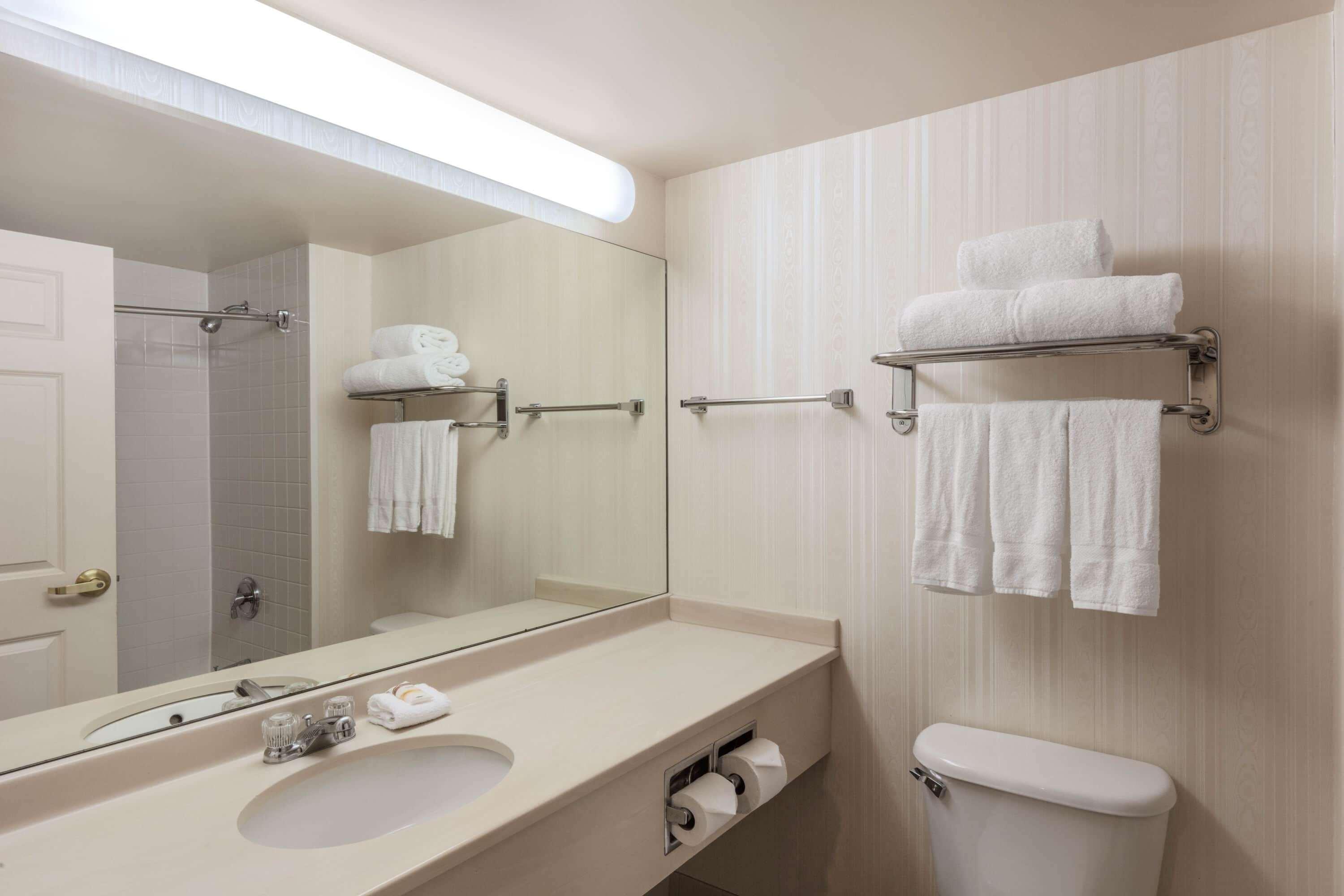 La Quinta By Wyndham Garden City Exterior photo