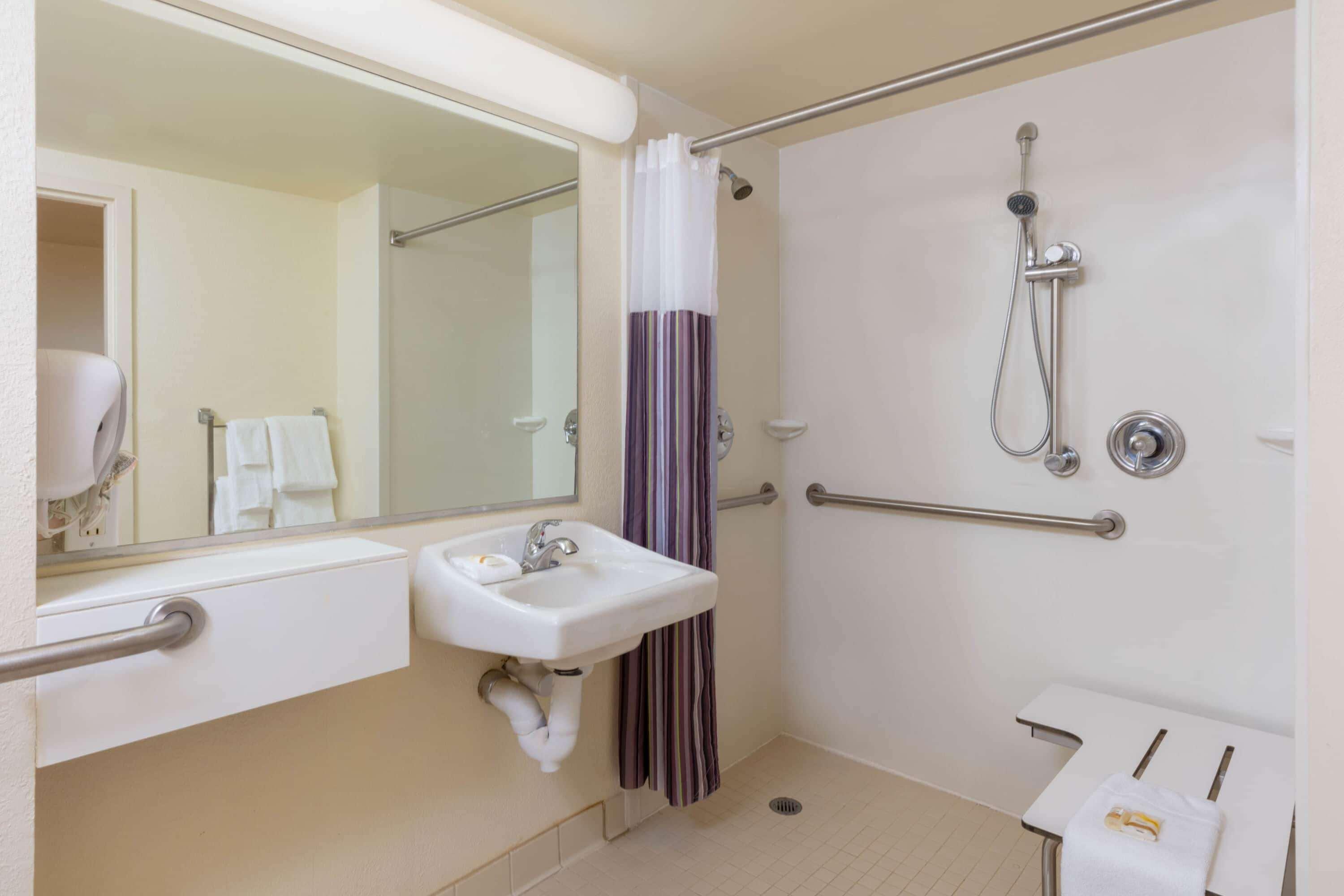 La Quinta By Wyndham Garden City Exterior photo