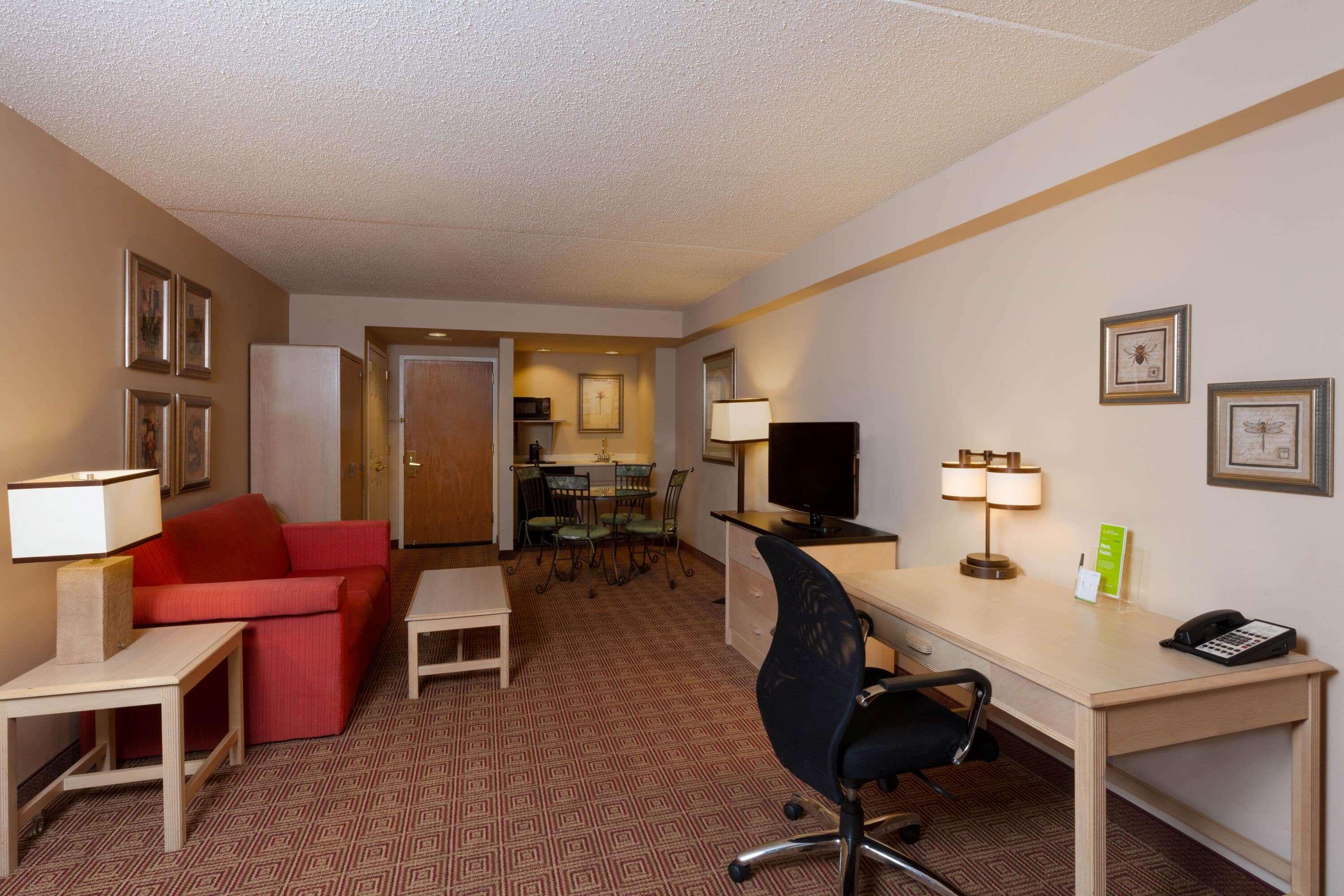 La Quinta By Wyndham Garden City Exterior photo