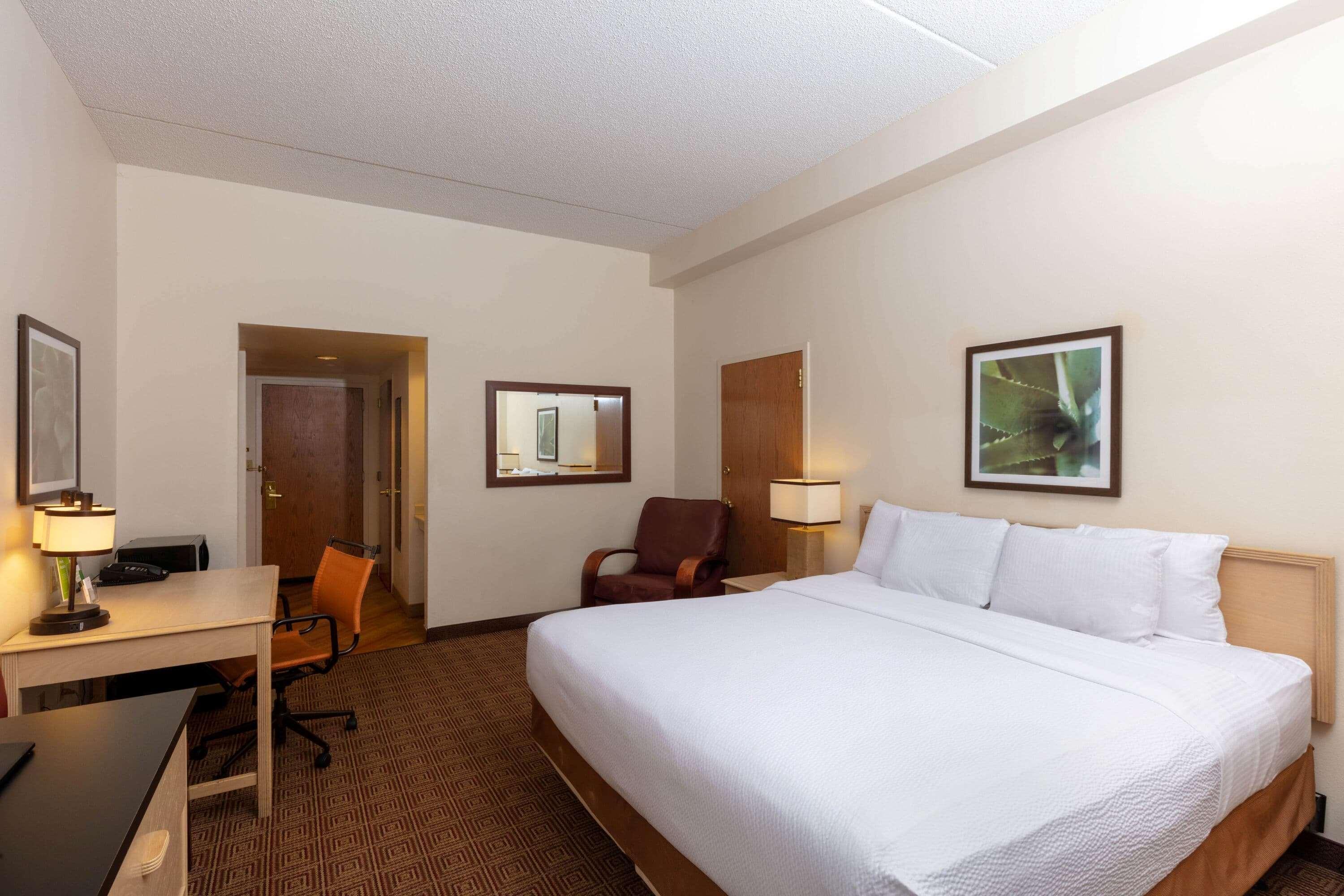 La Quinta By Wyndham Garden City Exterior photo